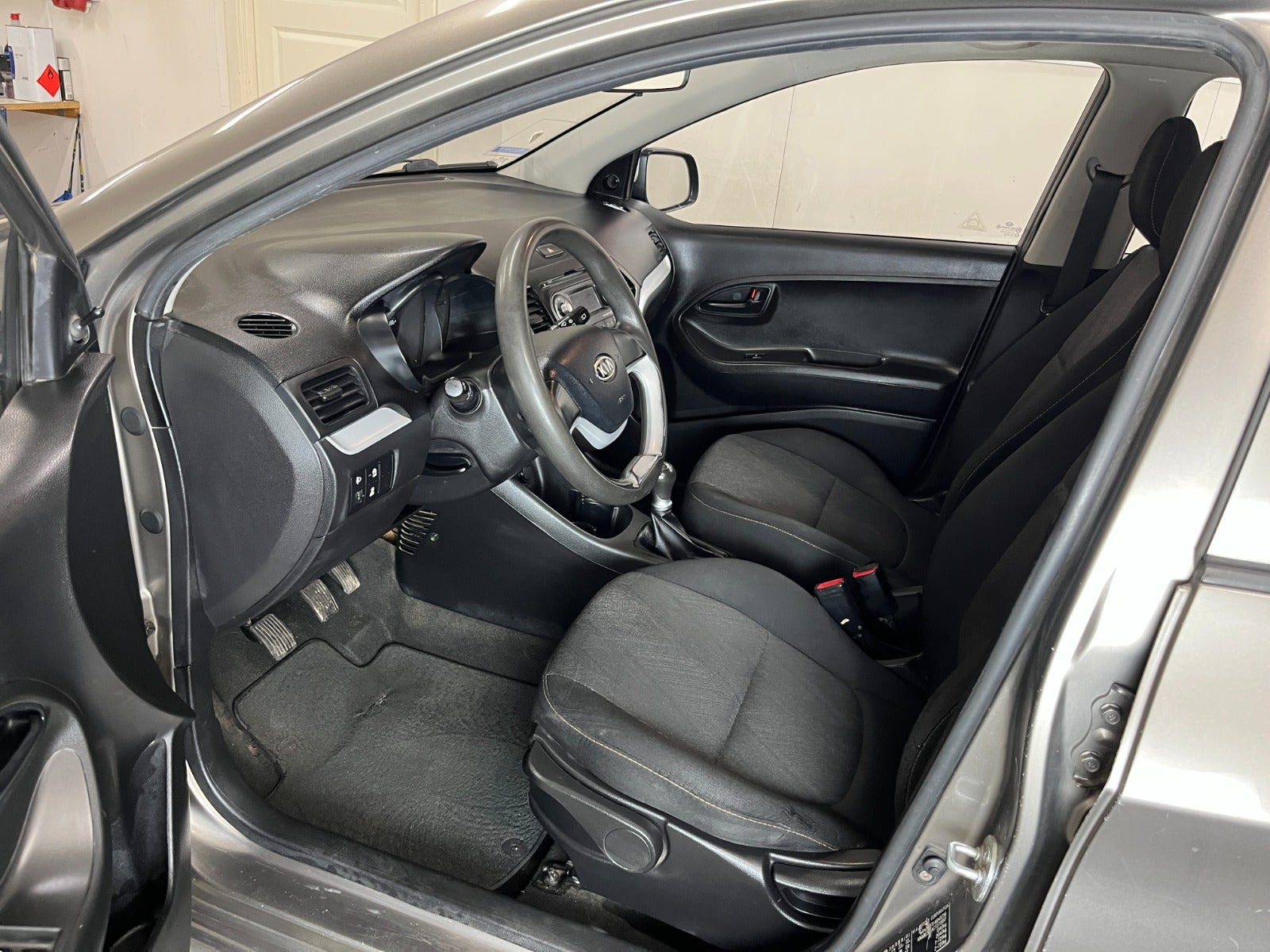 Grå Kia Picanto fra 2012