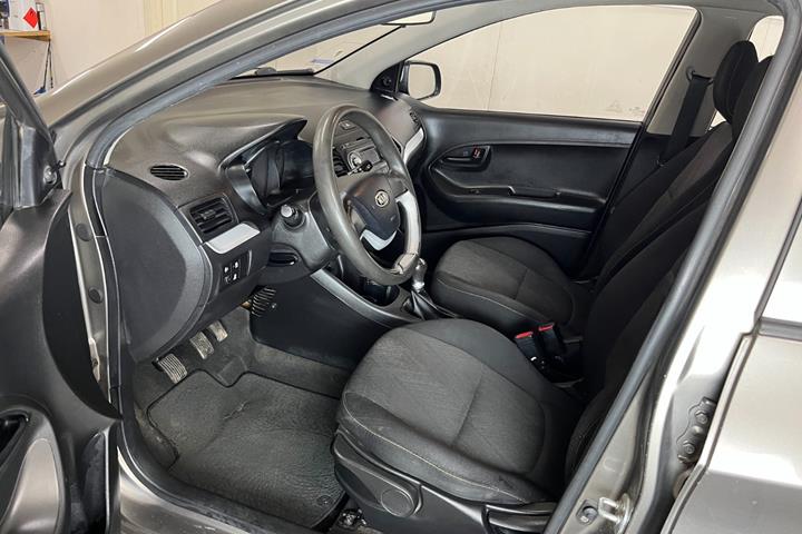 Grå Kia Picanto fra 2012