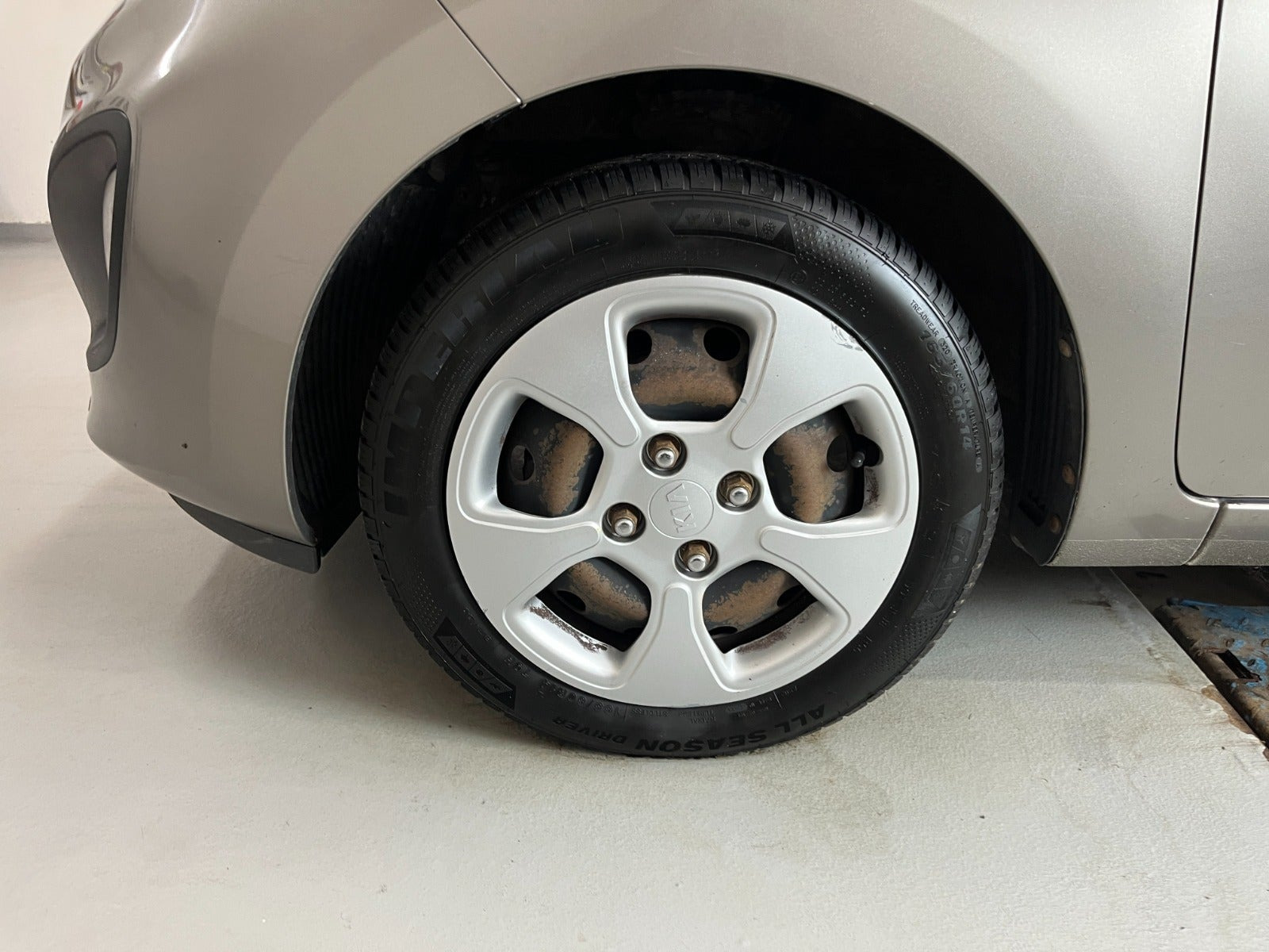 Grå Kia Picanto fra 2012