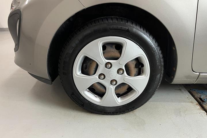 Grå Kia Picanto fra 2012