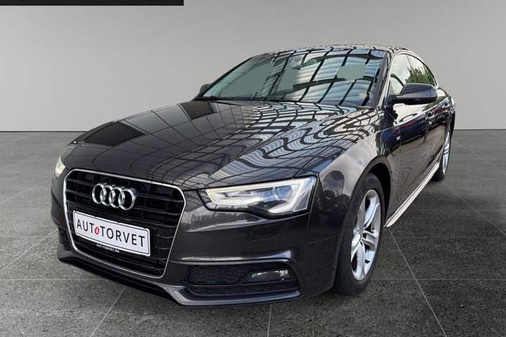 Grå Audi A5 fra 2016 set udefra