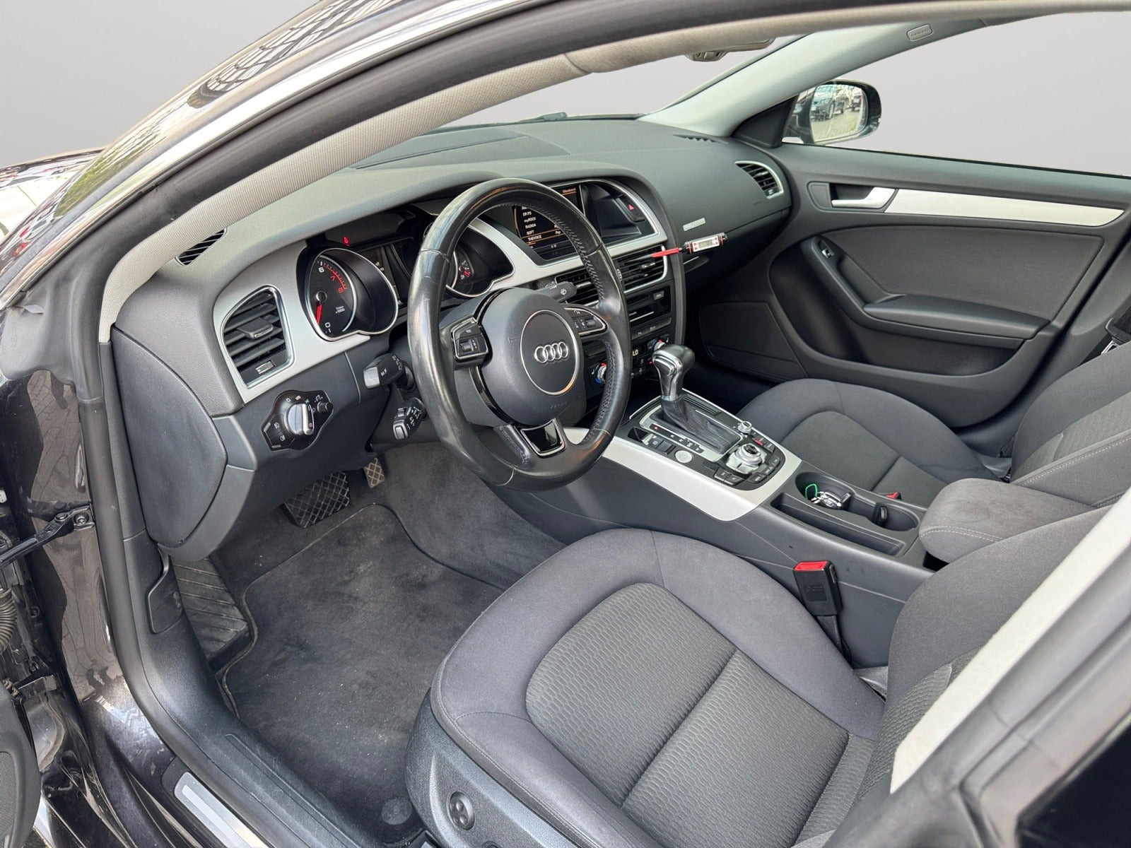 Grå Audi A5 fra 2016