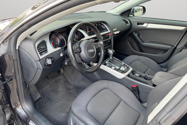 Grå Audi A5 fra 2016