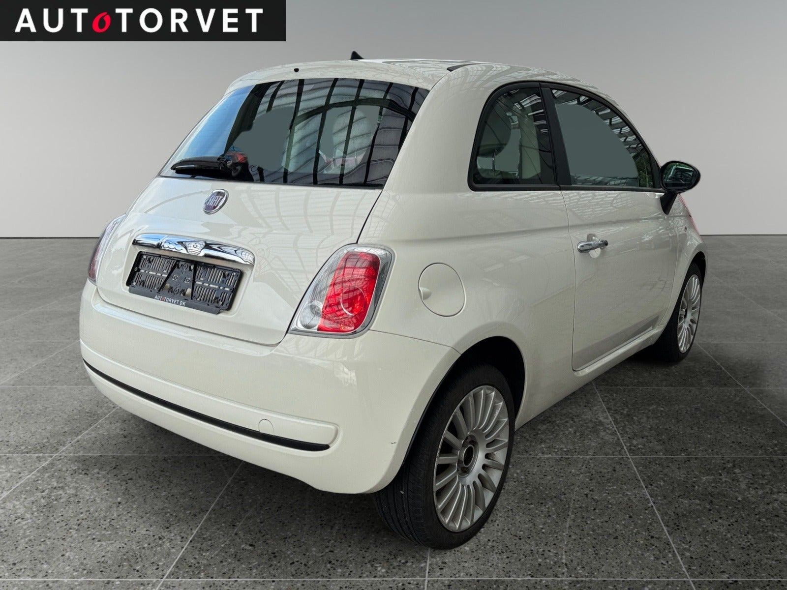 Hvid Fiat 500 fra 2015