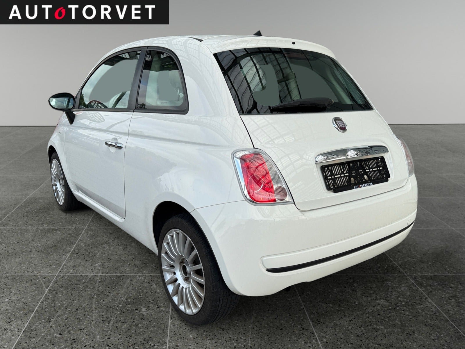 Hvid Fiat 500 fra 2015