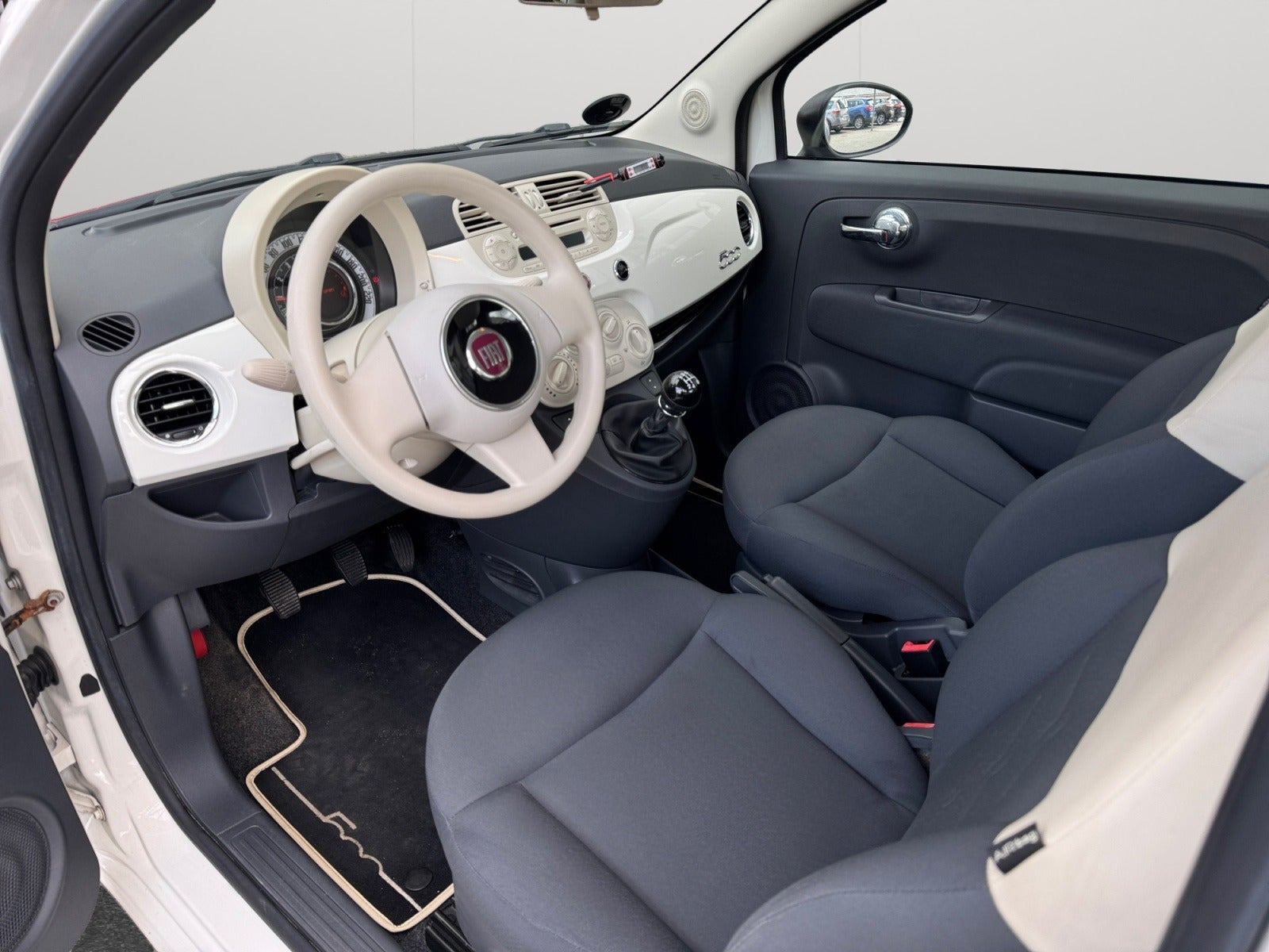 Hvid Fiat 500 fra 2015