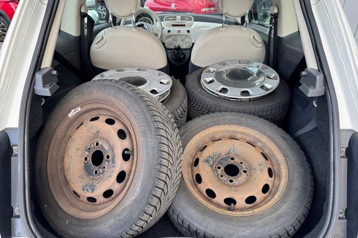 Hvid Fiat 500 fra 2015