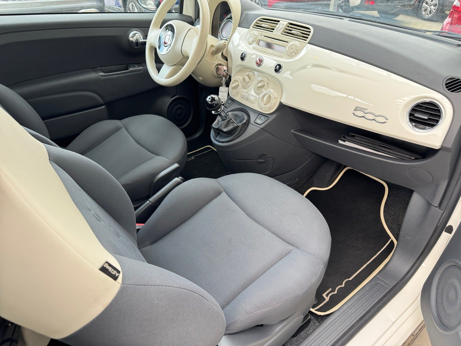 Hvid Fiat 500 fra 2015