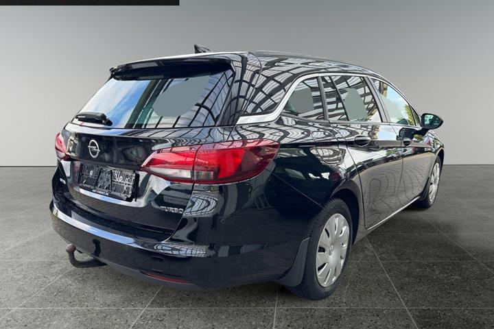 Sort Opel Astra fra 2017
