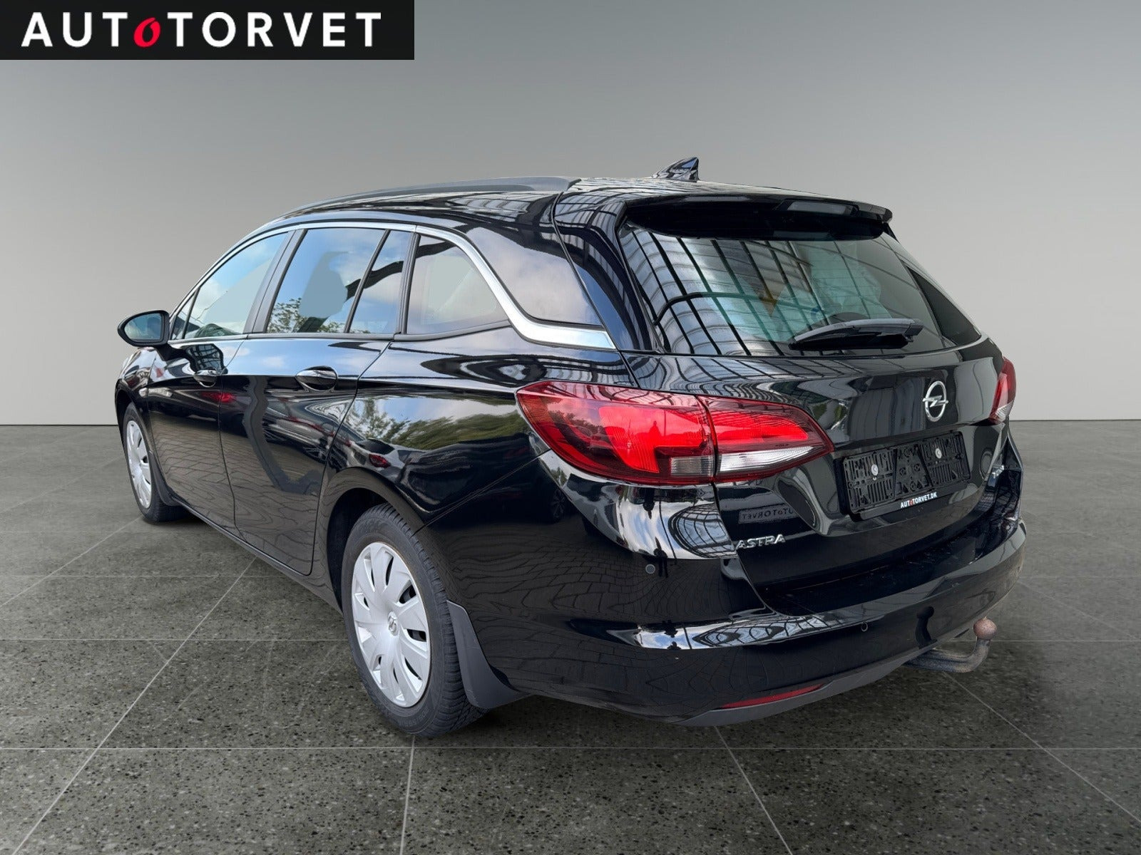 Sort Opel Astra fra 2017