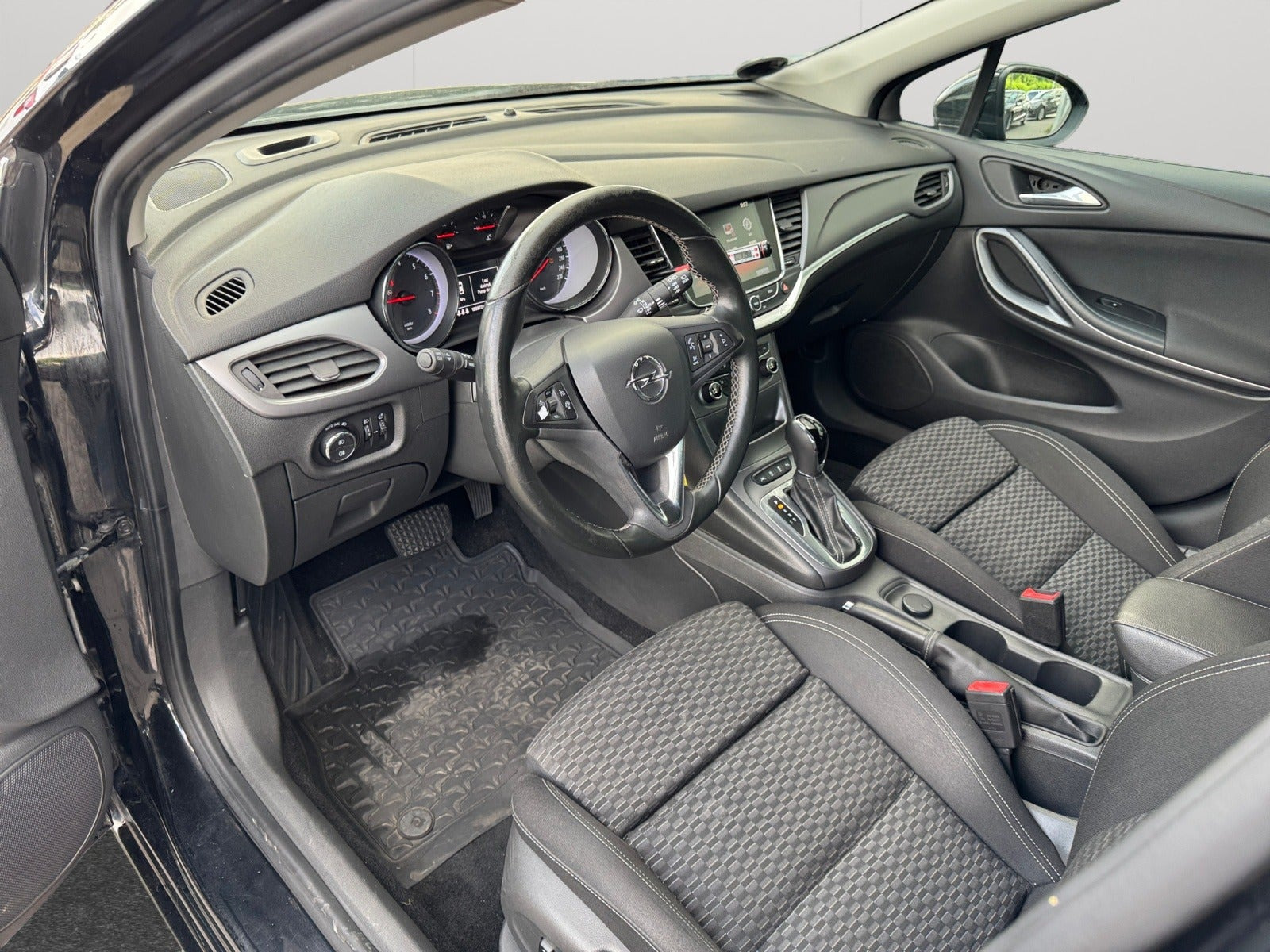 Sort Opel Astra fra 2017