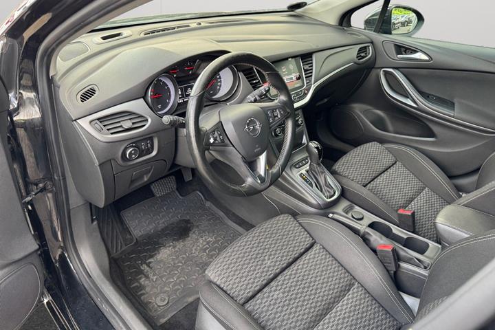Sort Opel Astra fra 2017