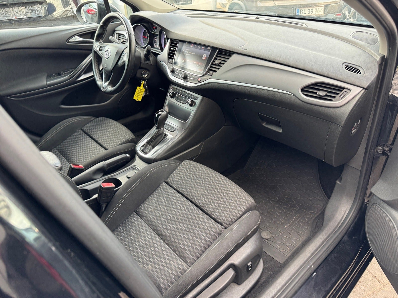 Sort Opel Astra fra 2017
