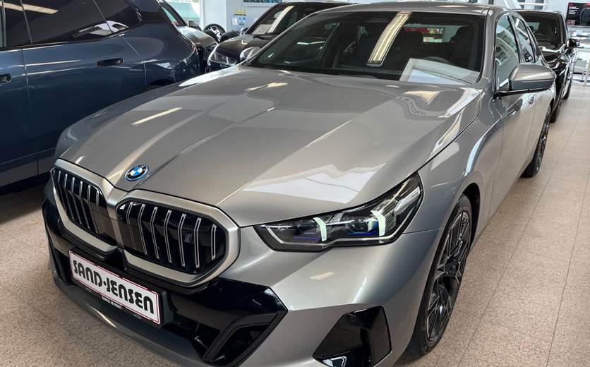 BMW i5 eDrive40 Fully Charged