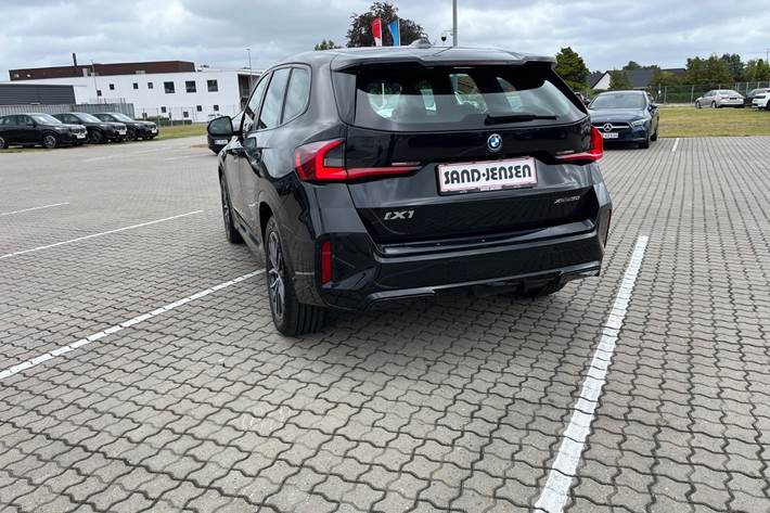 Sort BMW iX1 fra 2024