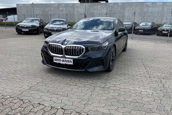 Sort BMW i5 fra 2026