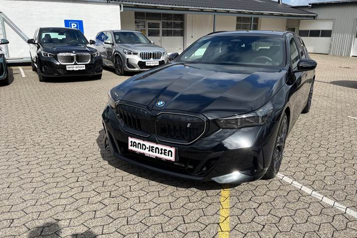 Sort BMW i5 fra 2026
