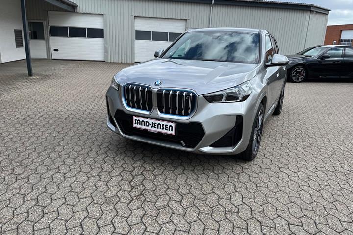 Sølv BMW iX1 fra 2024