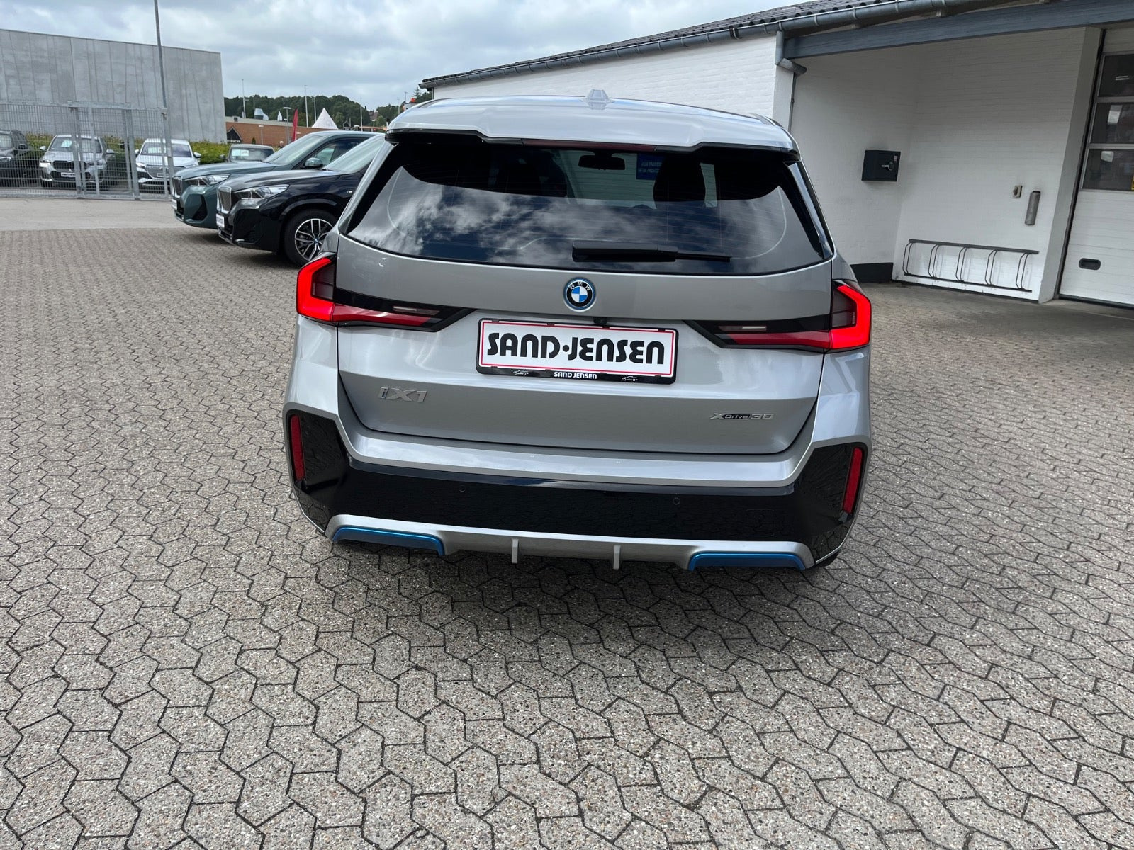 Sølv BMW iX1 fra 2024