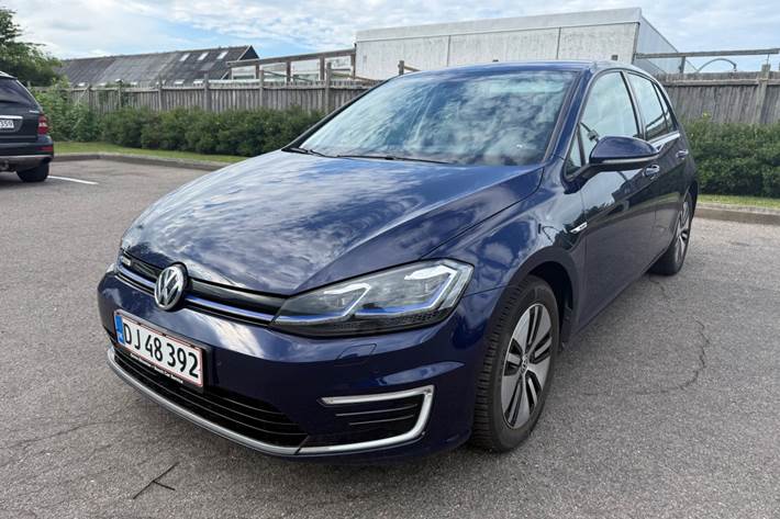 Blå VW e-Golf VII fra 2019 set udefra