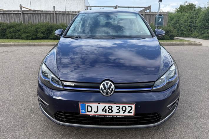 Blå VW e-Golf VII fra 2019