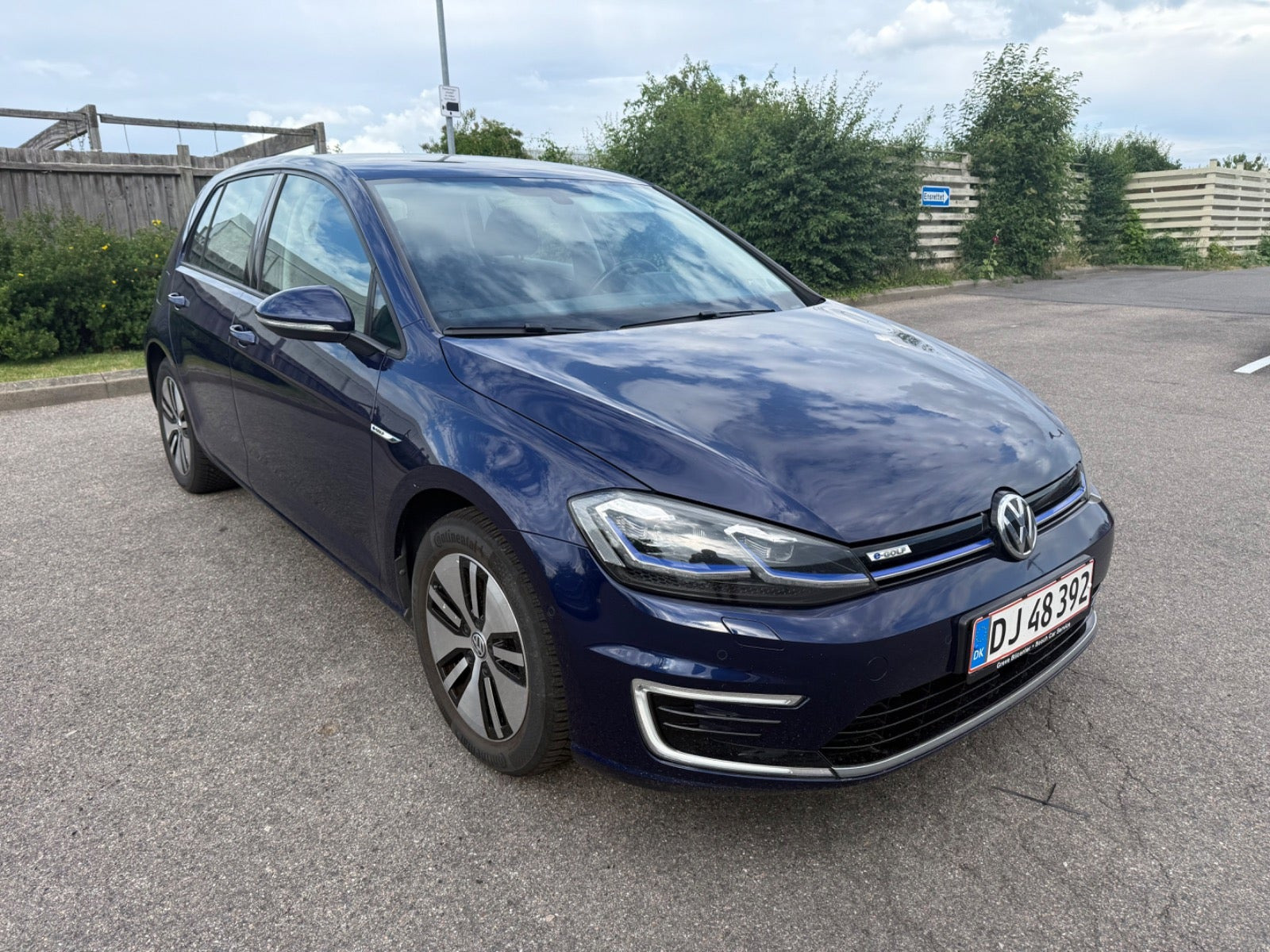 Blå VW e-Golf VII fra 2019