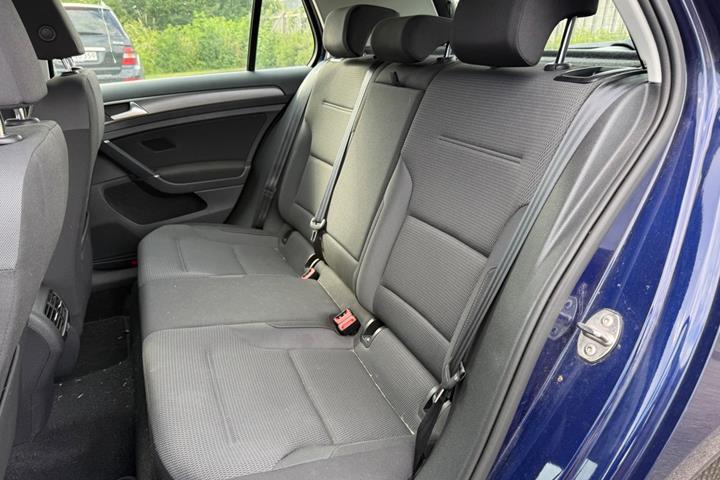 Blå VW e-Golf VII fra 2019