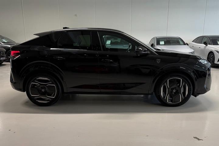 Sort Peugeot e-3008 fra 2025