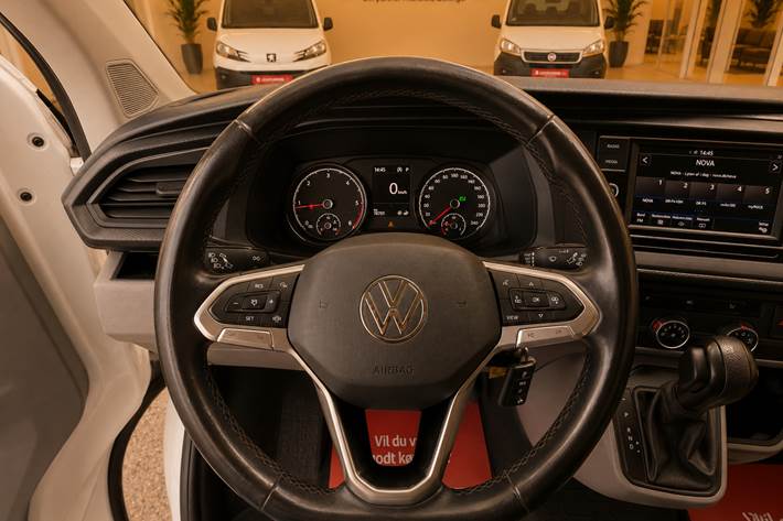 Hvid VW Transporter fra 2021