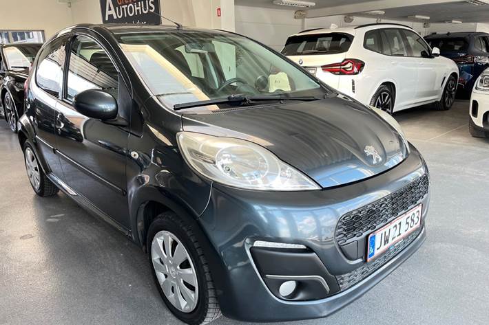 Grå Peugeot 107 fra 2012