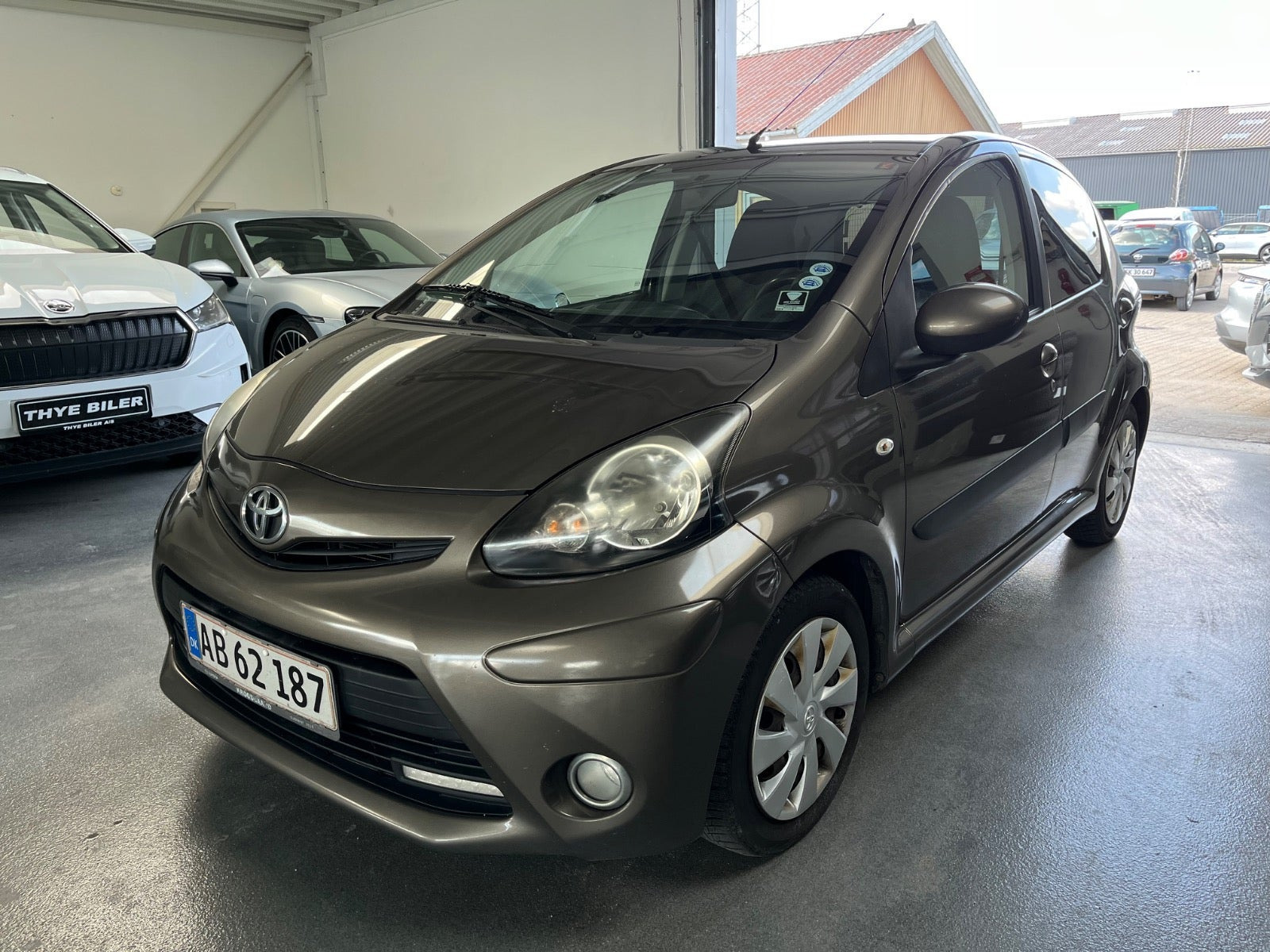 Bronze Toyota Aygo fra 2012