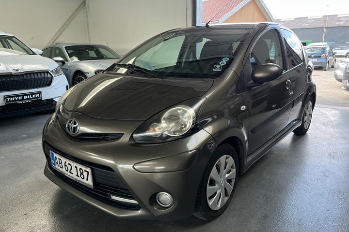 Bronze Toyota Aygo fra 2012