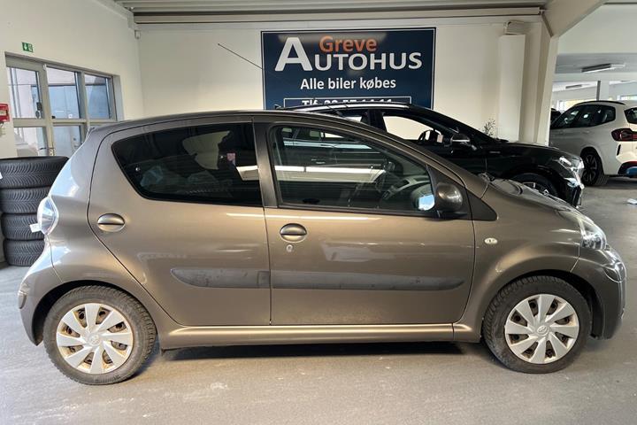 Bronze Toyota Aygo fra 2012