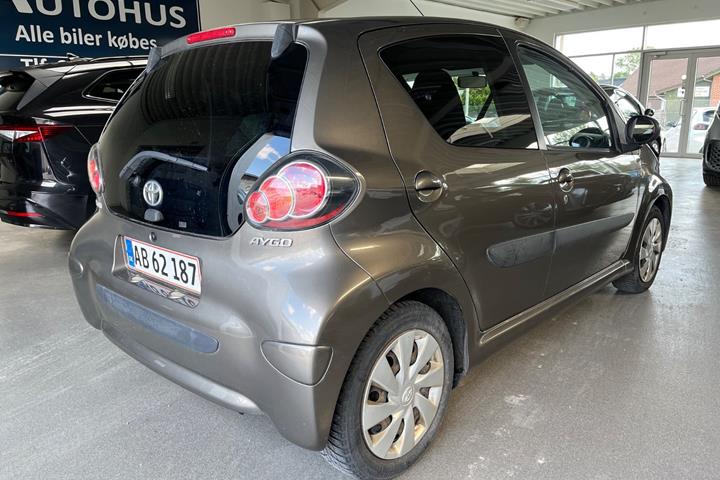 Bronze Toyota Aygo fra 2012