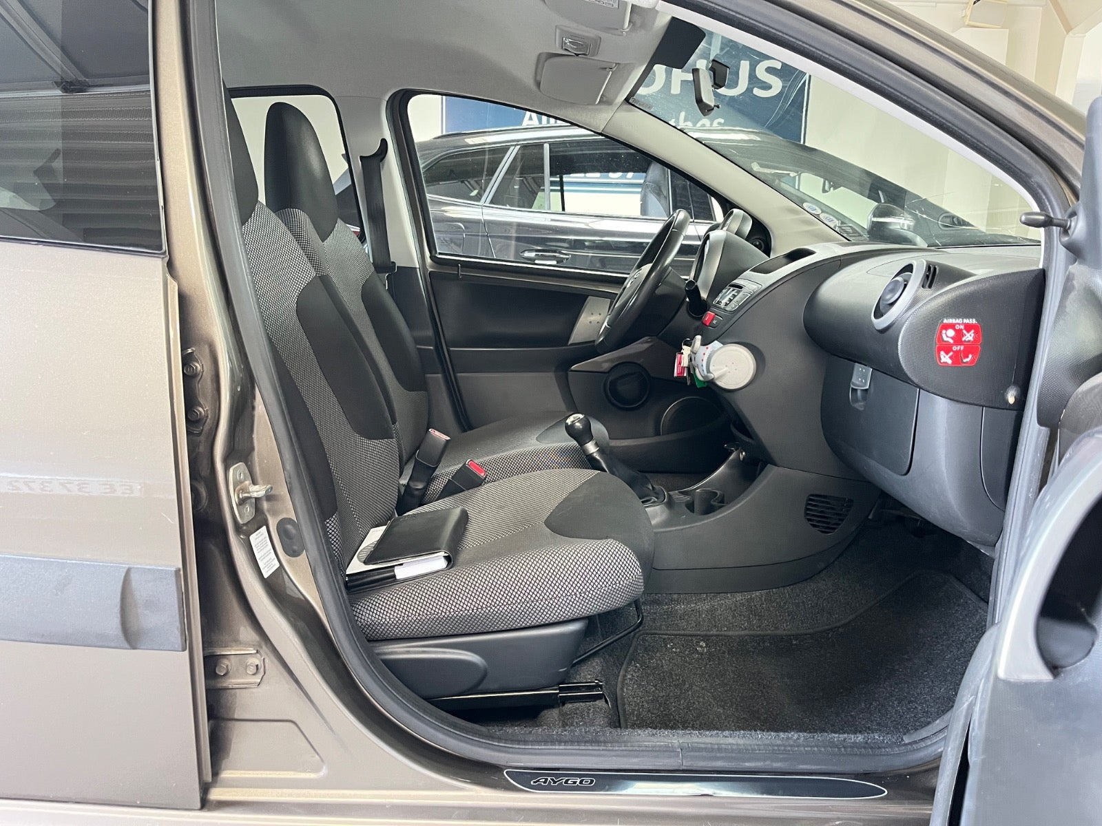 Bronze Toyota Aygo fra 2012