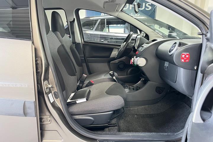 Bronze Toyota Aygo fra 2012