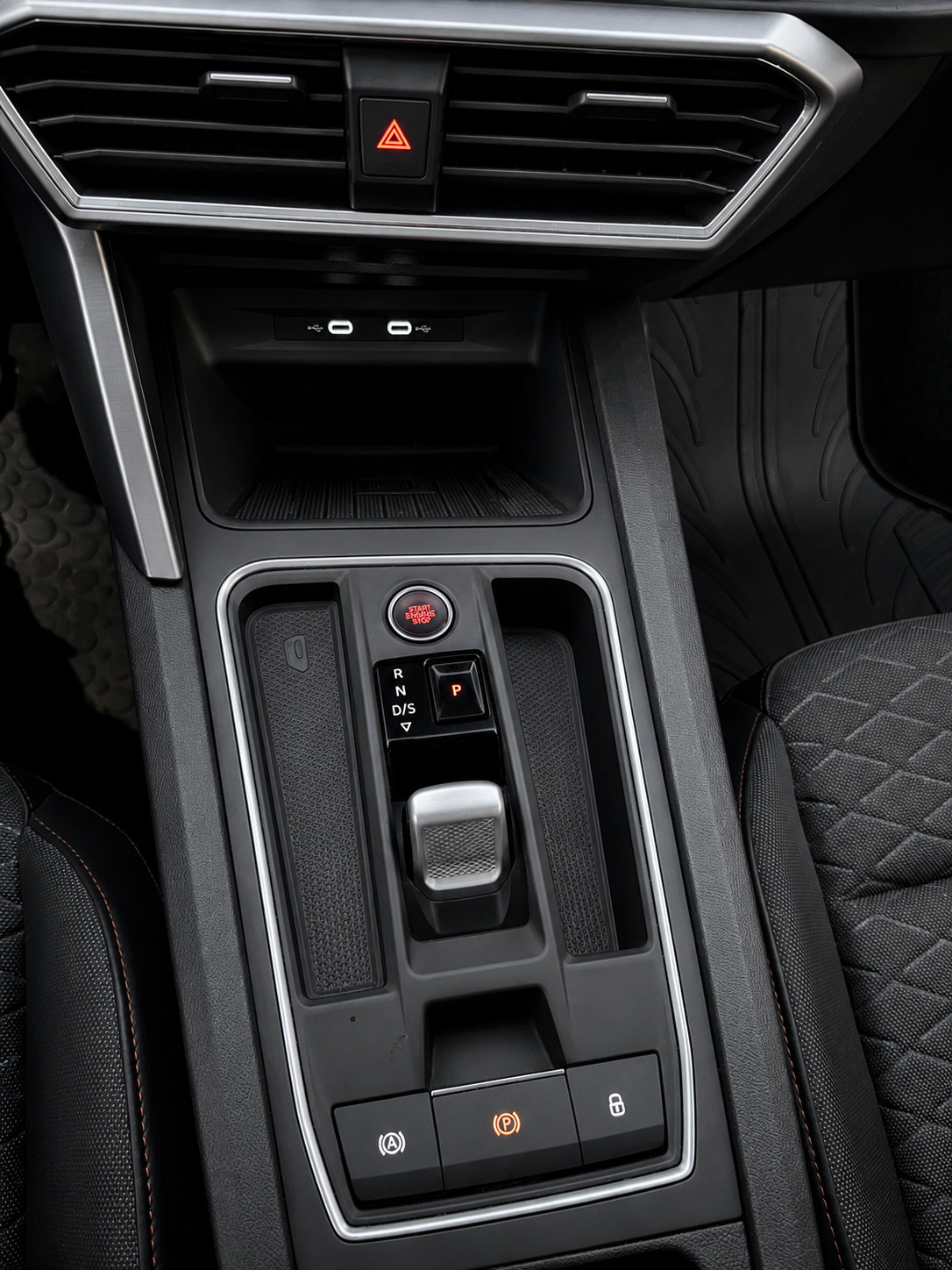 Sort Seat Leon fra 2020
