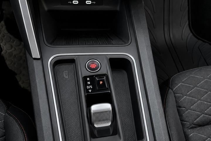 Sort Seat Leon fra 2020