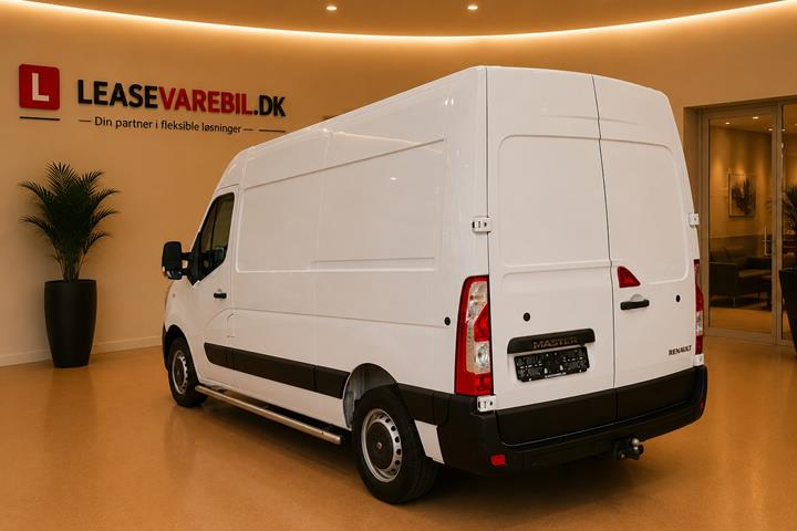 Hvid Renault Master IV T33 fra 2021