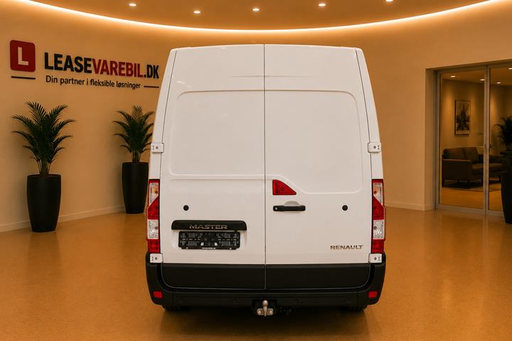 Hvid Renault Master IV T33 fra 2021