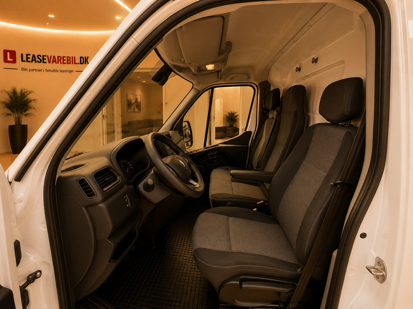 Hvid Renault Master IV T33 fra 2021