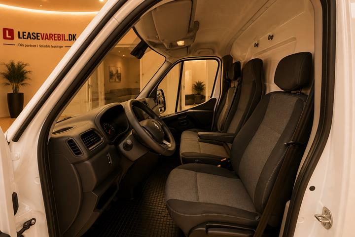 Hvid Renault Master IV T33 fra 2021