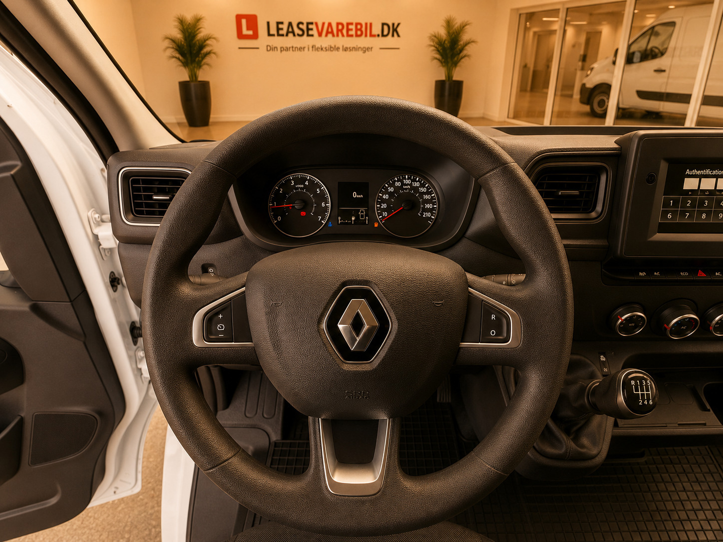 Hvid Renault Master IV T33 fra 2021