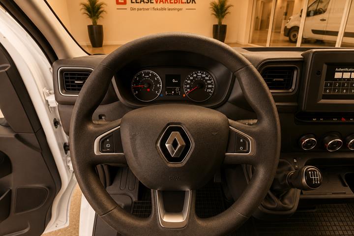 Hvid Renault Master IV T33 fra 2021