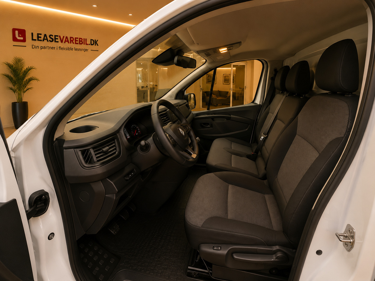 Hvid Renault Trafic fra 2022