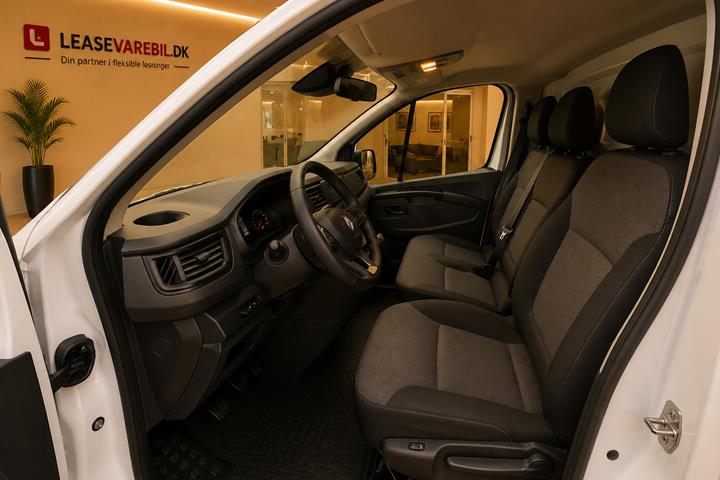 Hvid Renault Trafic fra 2022