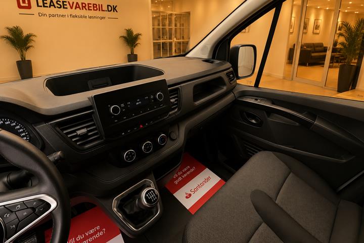 Hvid Renault Trafic fra 2022