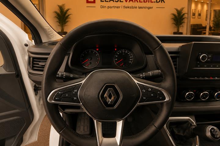 Hvid Renault Trafic fra 2022