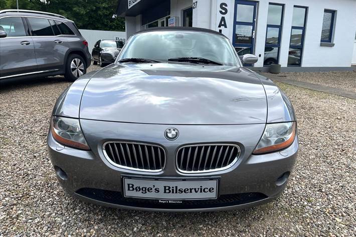 Grå BMW Z4 fra 2003
