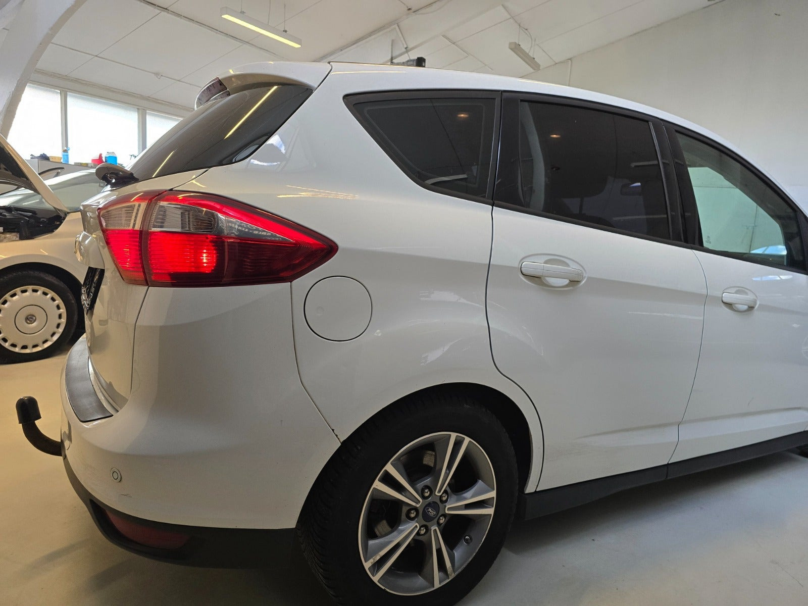 Hvid Ford C-MAX fra 2015